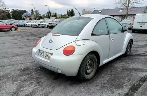 VOLKSWAGEN New Beetle 
