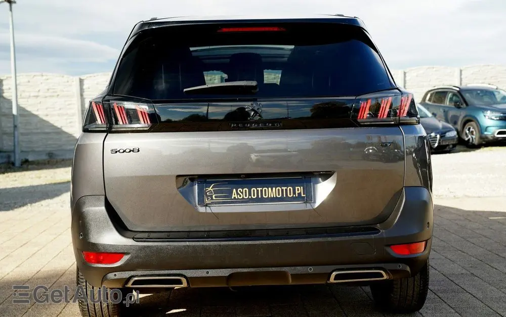 PEUGEOT 5008 