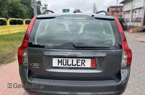 VOLVO V50 