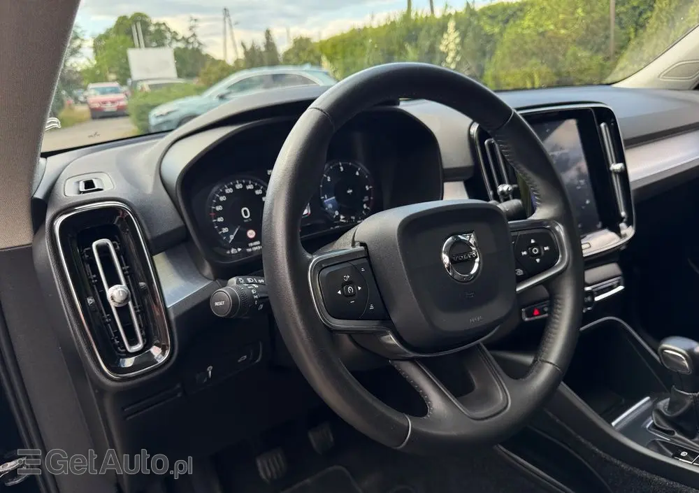 VOLVO XC 40 D3 Momentum Pro