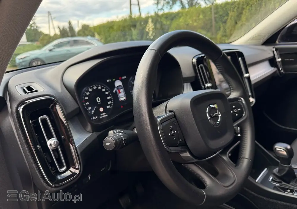 VOLVO XC 40 D3 Momentum Pro