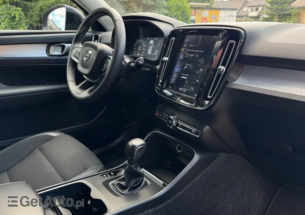 VOLVO XC 40 D3 Momentum Pro