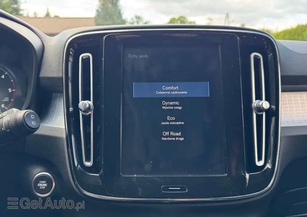 VOLVO XC 40 D3 Momentum Pro