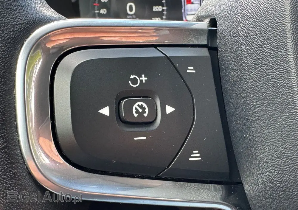 VOLVO XC 40 D3 Momentum Pro