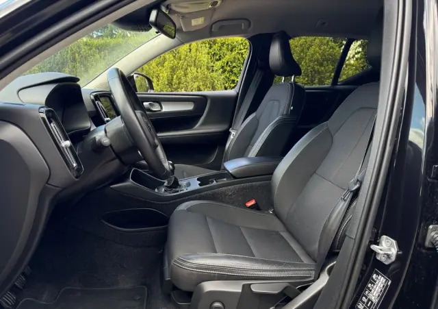 VOLVO XC 40 D3 Momentum Pro