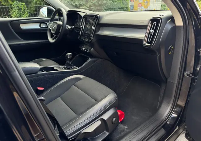 VOLVO XC 40 D3 Momentum Pro