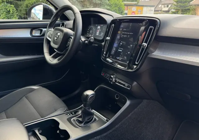 VOLVO XC 40 D3 Momentum Pro