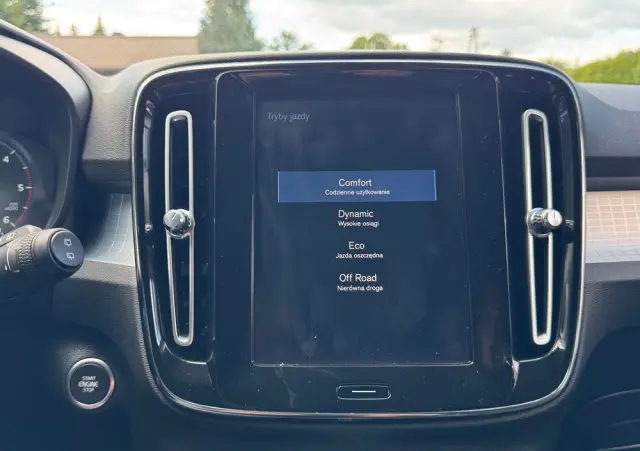 VOLVO XC 40 D3 Momentum Pro