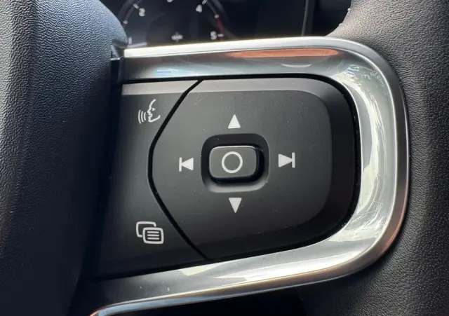 VOLVO XC 40 D3 Momentum Pro