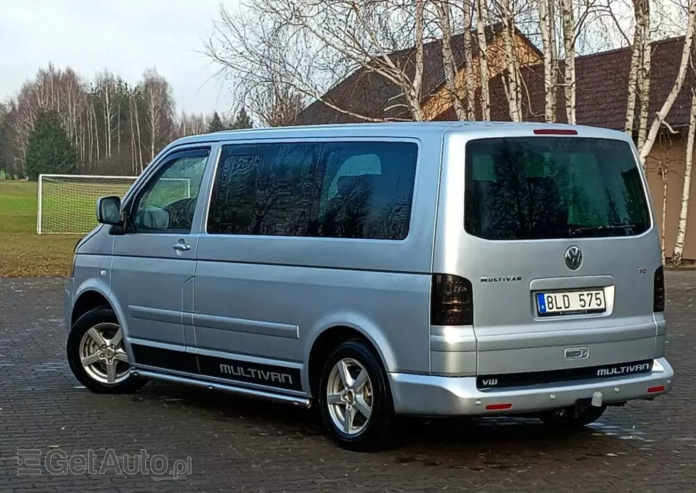 VOLKSWAGEN Multivan 