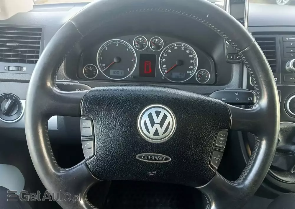 VOLKSWAGEN Multivan 