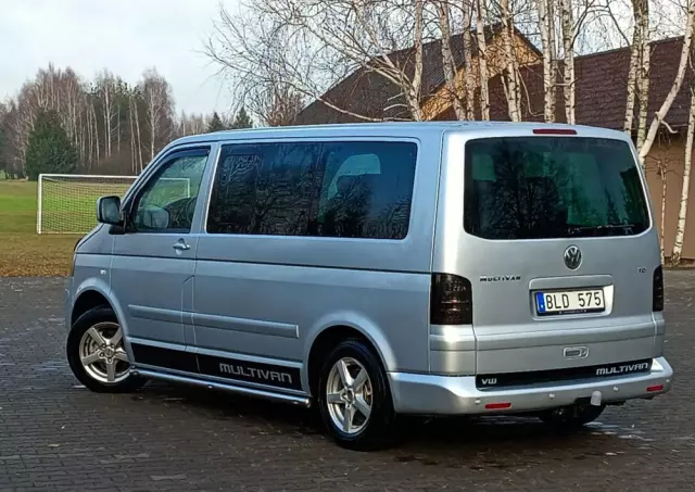 VOLKSWAGEN Multivan 