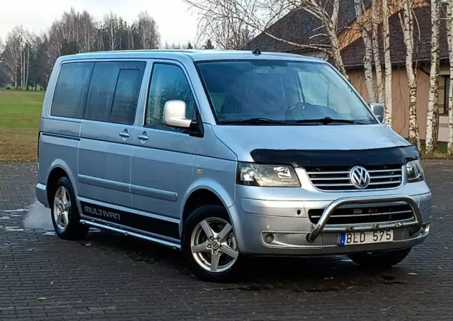 VOLKSWAGEN Multivan 