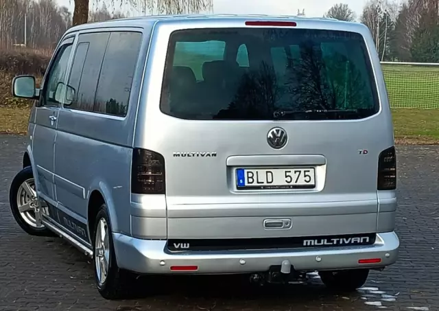 VOLKSWAGEN Multivan 