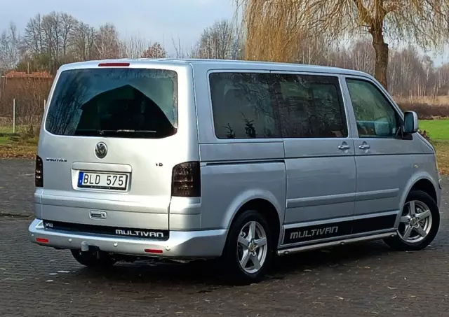 VOLKSWAGEN Multivan 
