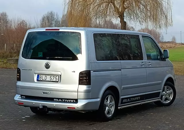 VOLKSWAGEN Multivan 