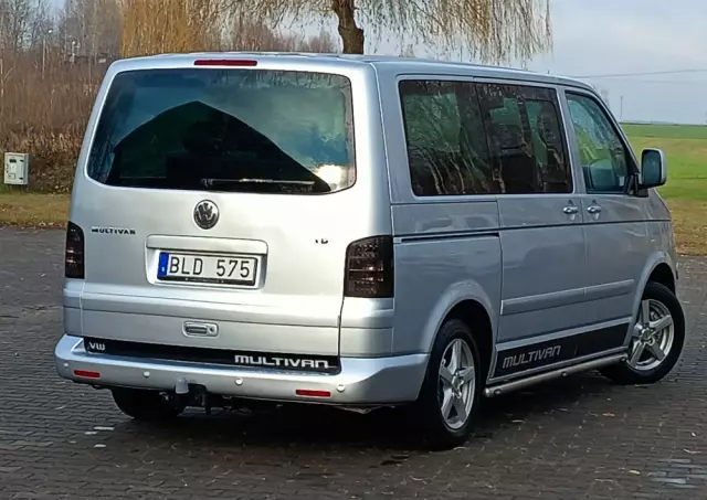 VOLKSWAGEN Multivan 