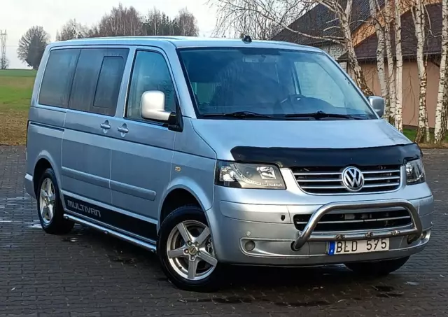 VOLKSWAGEN Multivan 