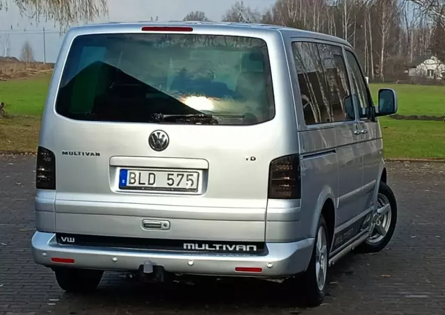 VOLKSWAGEN Multivan 