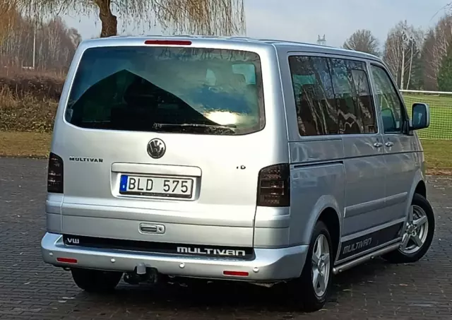 VOLKSWAGEN Multivan 