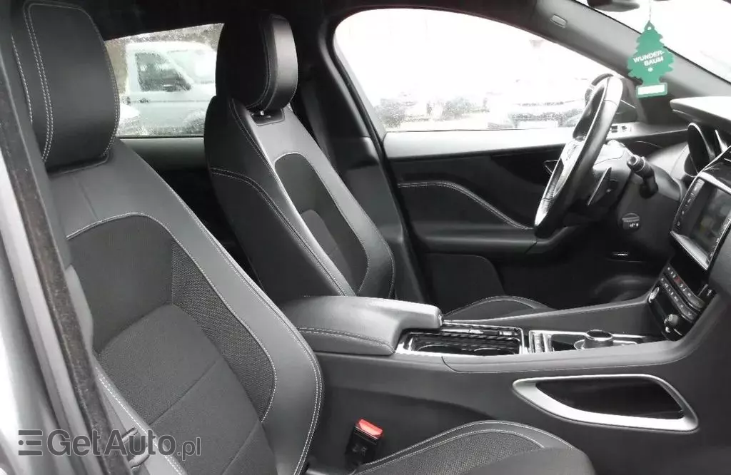 JAGUAR F-Pace 