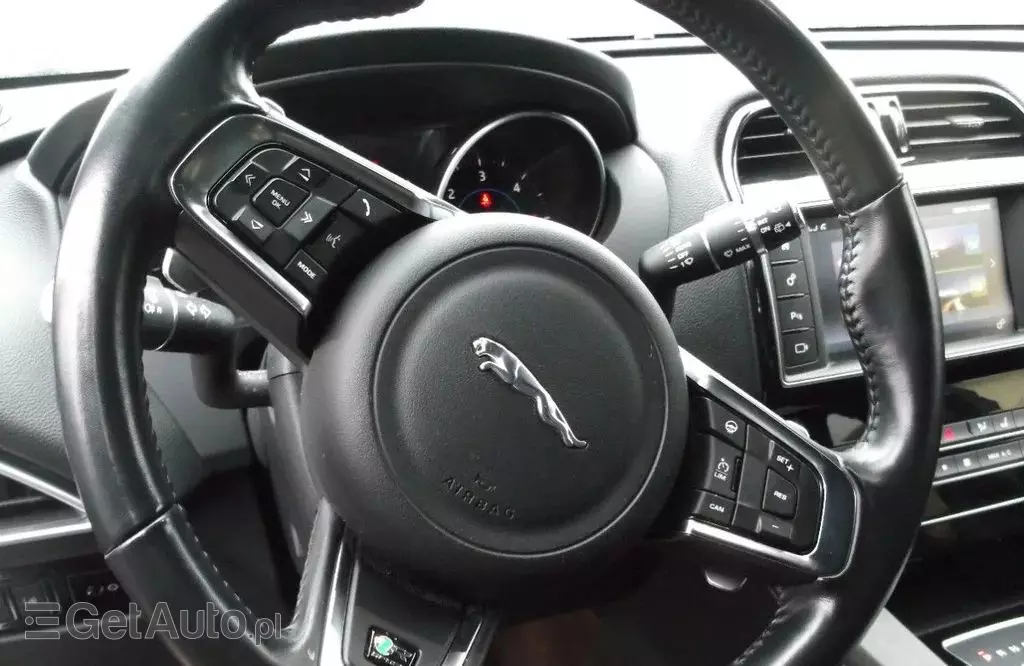 JAGUAR F-Pace 