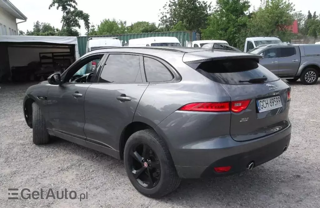 JAGUAR F-Pace 