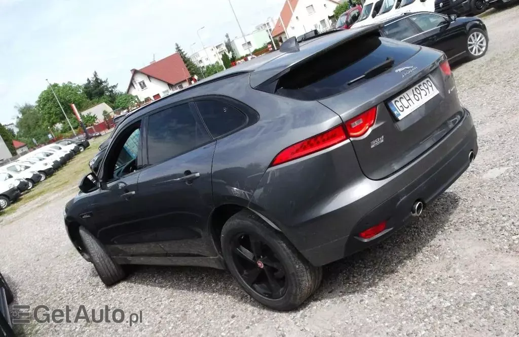 JAGUAR F-Pace 