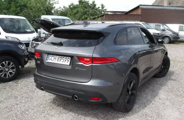 JAGUAR F-Pace 