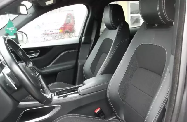 JAGUAR F-Pace 