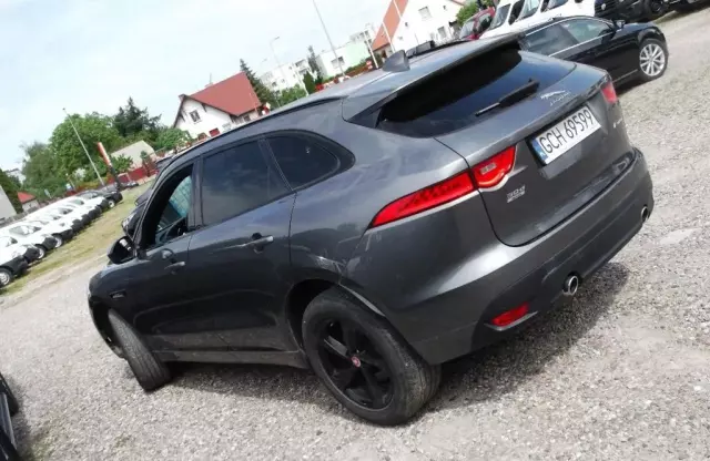 JAGUAR F-Pace 