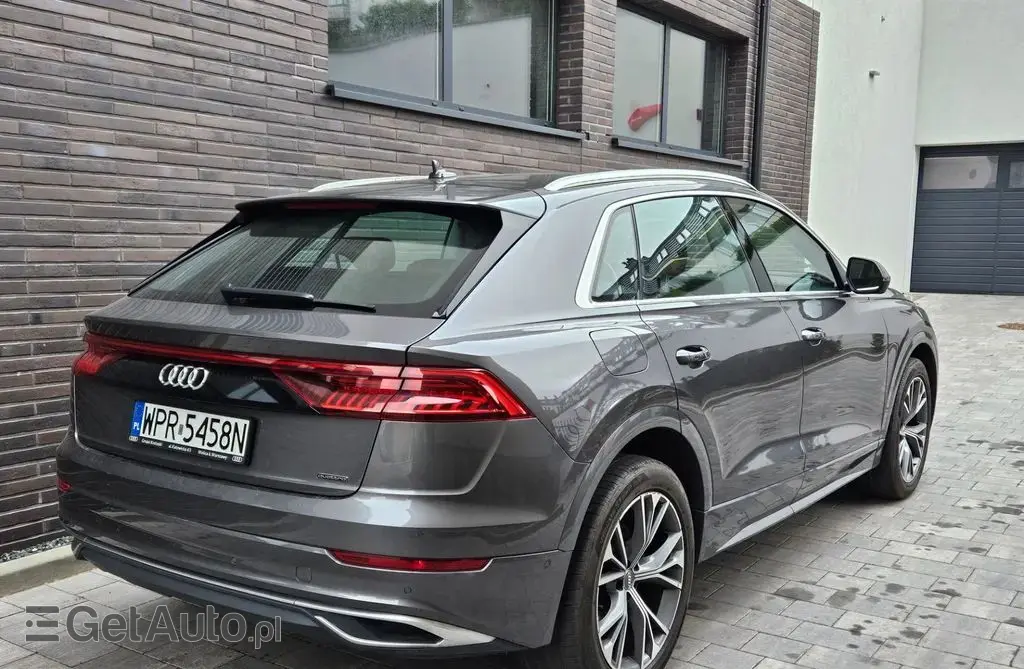 AUDI Q8 