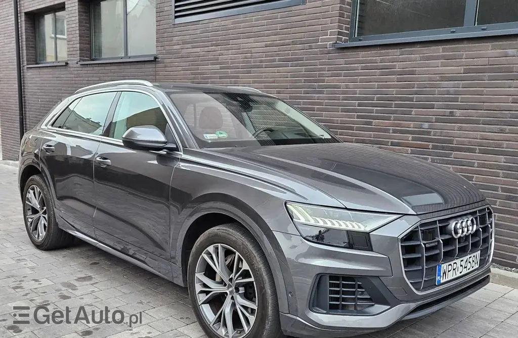 AUDI Q8 
