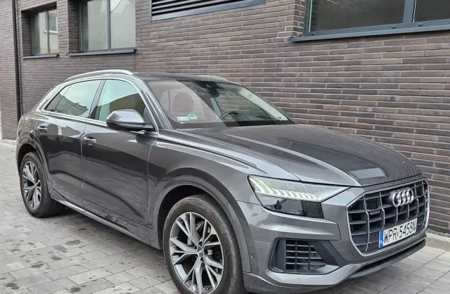 AUDI Q8 