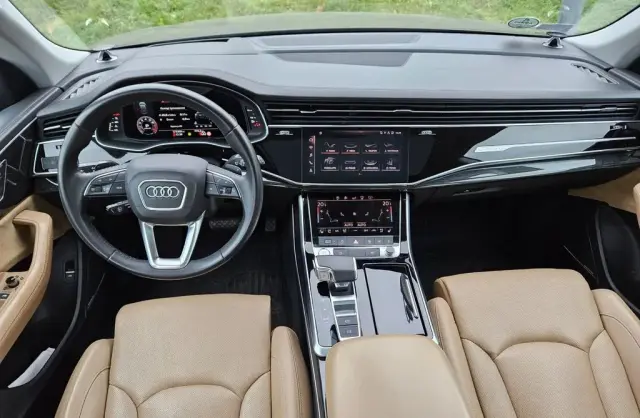 AUDI Q8 