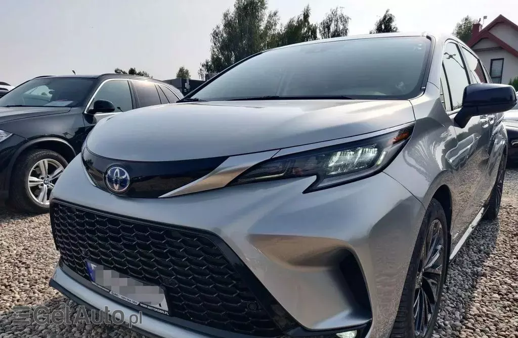 TOYOTA Sienna 