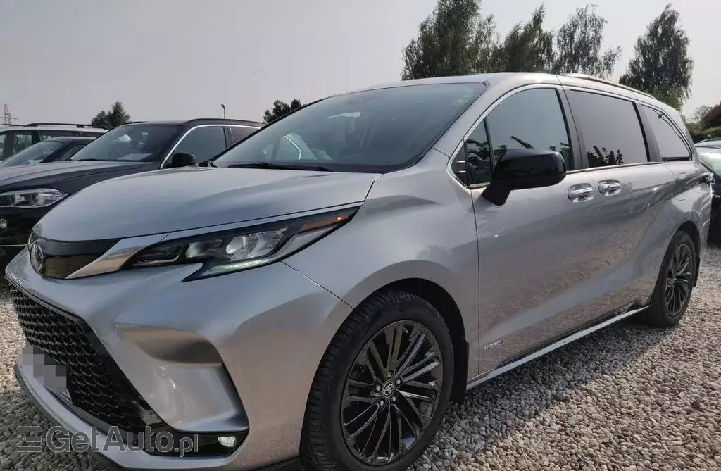 TOYOTA Sienna 