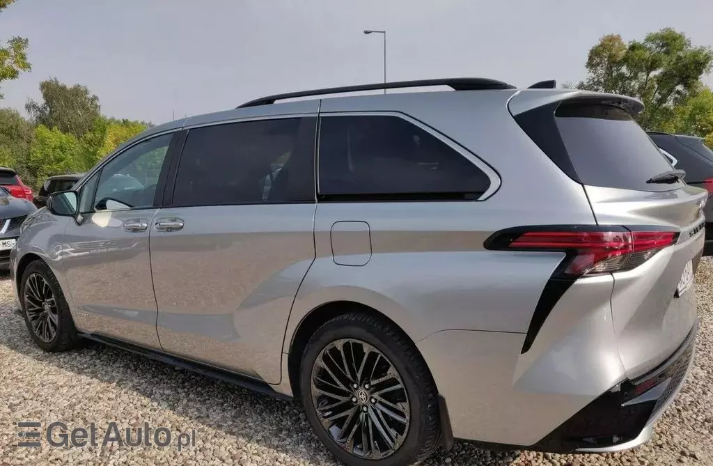 TOYOTA Sienna 