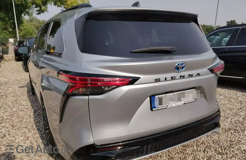 TOYOTA Sienna 