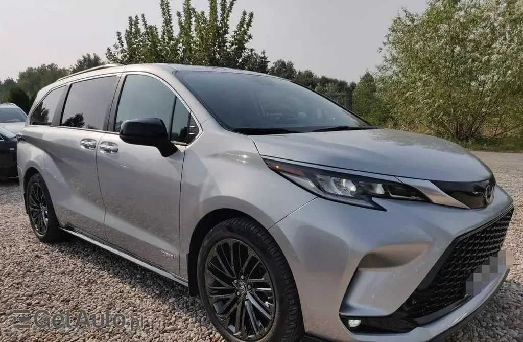 TOYOTA Sienna 