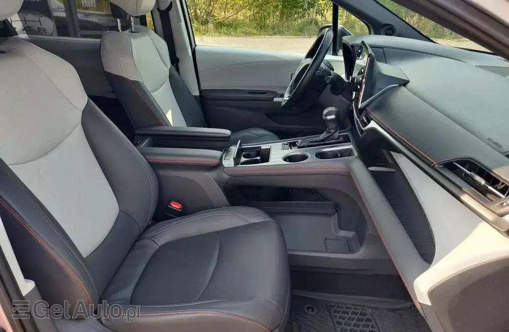 TOYOTA Sienna 