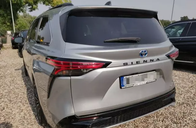 TOYOTA Sienna 