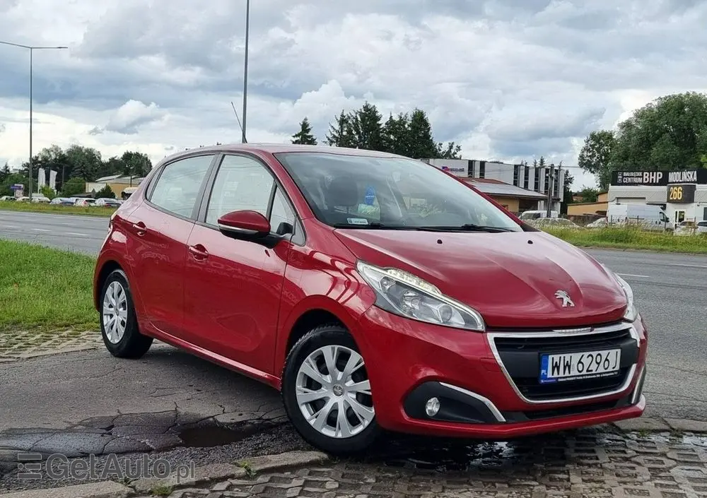 PEUGEOT 208 