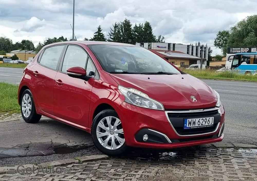 PEUGEOT 208 