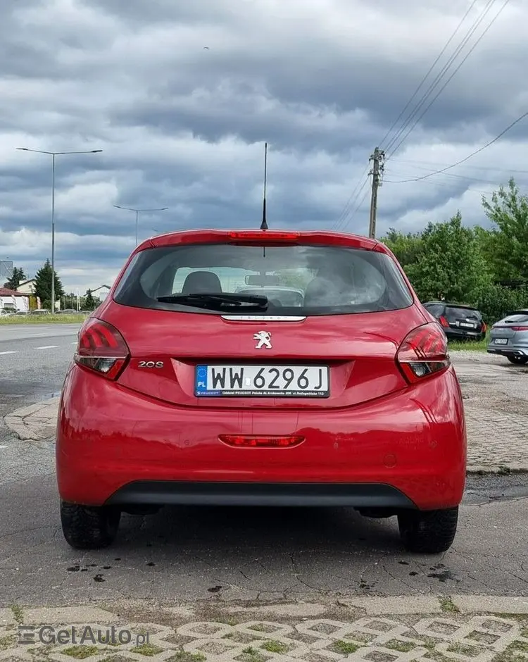 PEUGEOT 208 