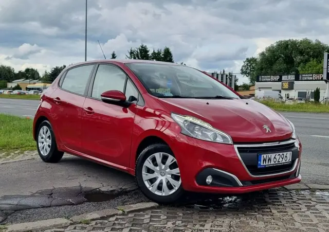 PEUGEOT 208 