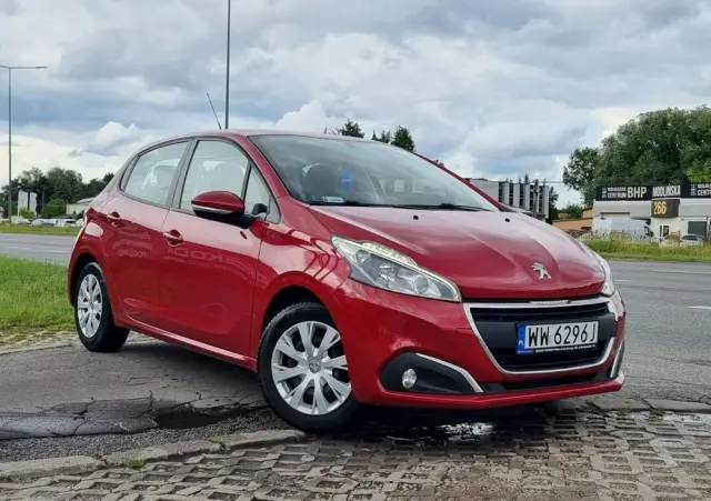 PEUGEOT 208 