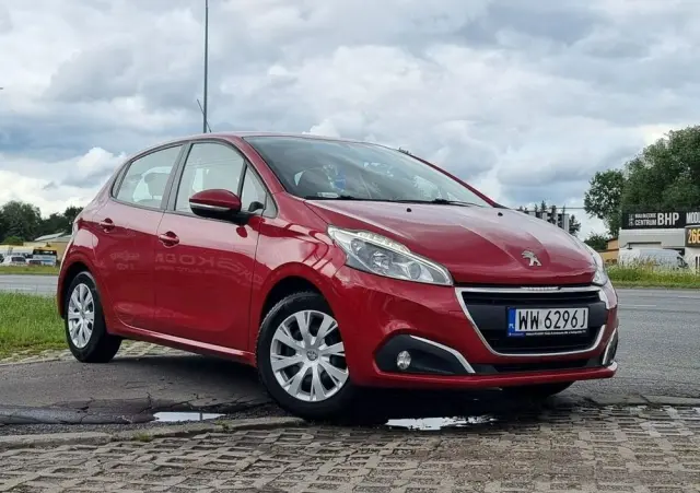 PEUGEOT 208 