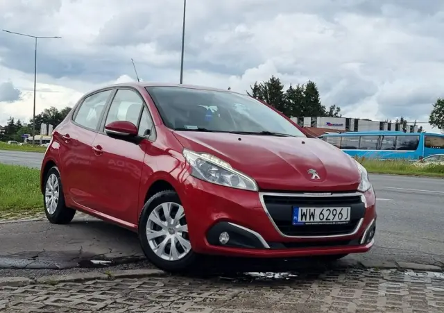 PEUGEOT 208 