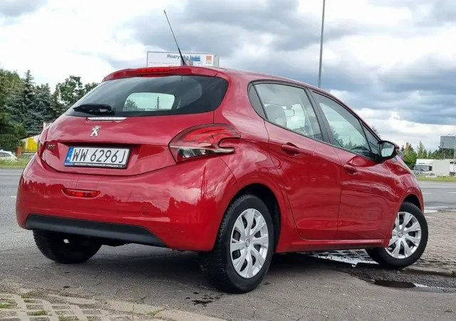 PEUGEOT 208 